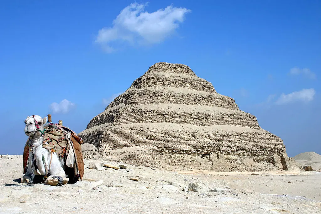 Saqqara_pyramid_ver_2