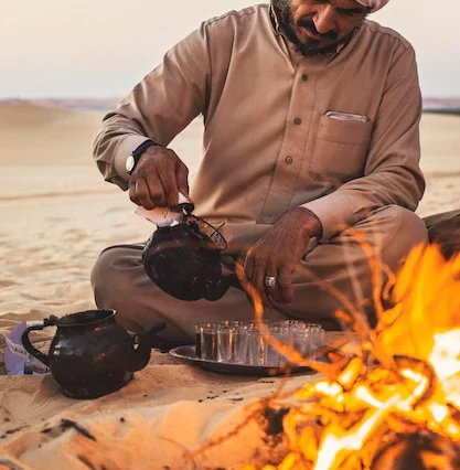 bedouin-tea-fire-sahara-desert-egypt_759575-4073